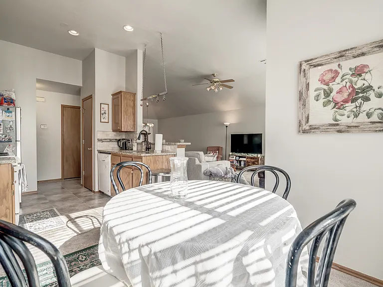 16232 Seminole Dr — Photo 36