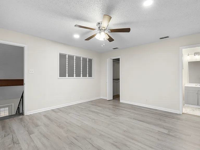 1205 W Texas St — Photo 15