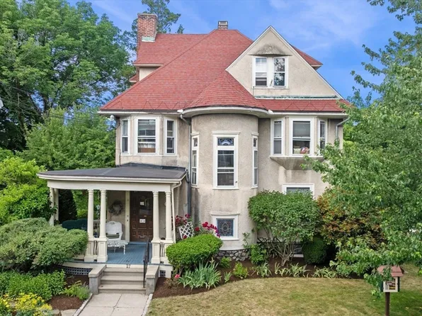 27 Oliver St, Watertown, MA 02472