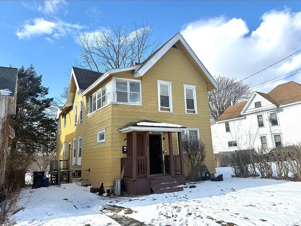 1st image of 909 Oak St #2