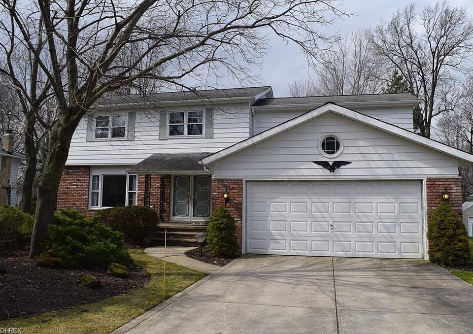 1st image of 590 Gloucester Dr