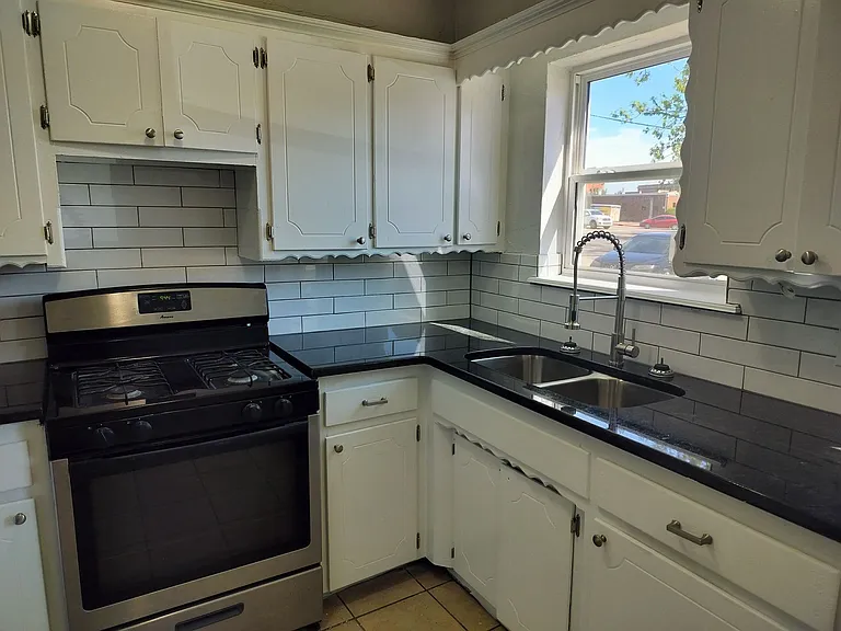 301 N University Dr #7 — Photo 4