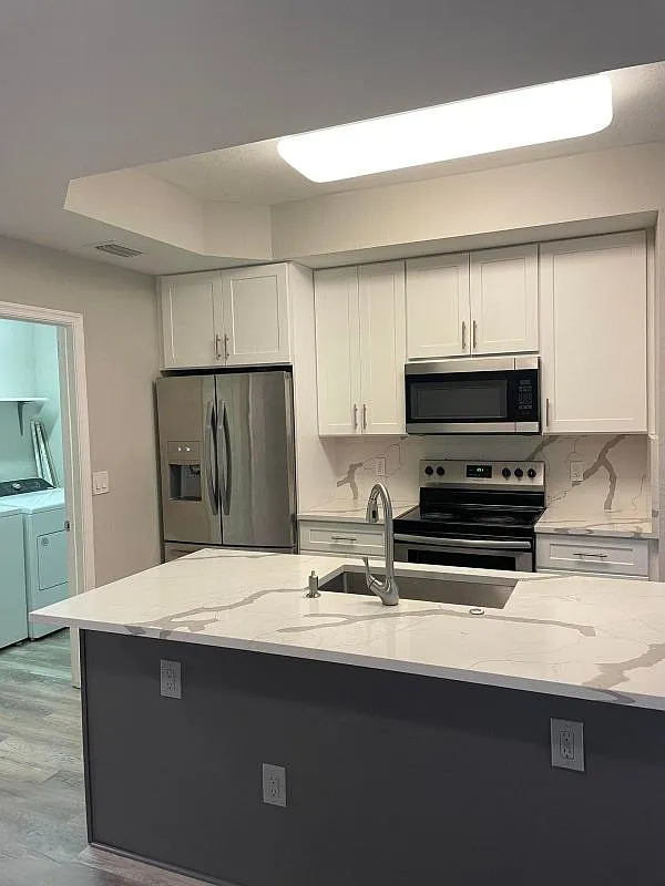3 bed, 3.0 bath, 1607 sqft, $2,400 — Photo 2