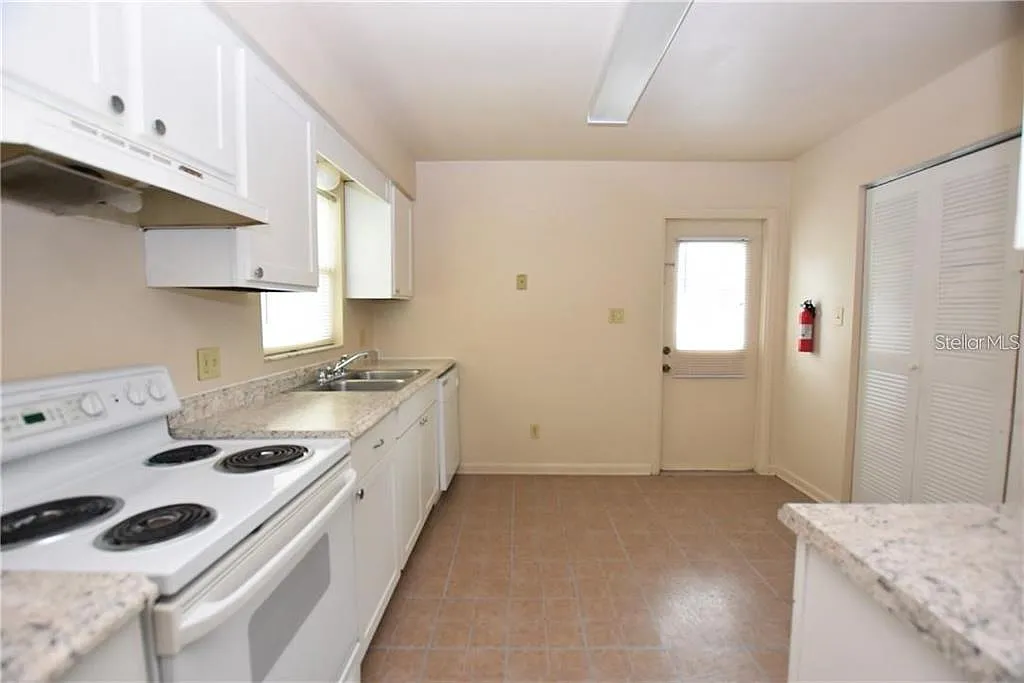 Building Photo - 1426 E Fern Rd
