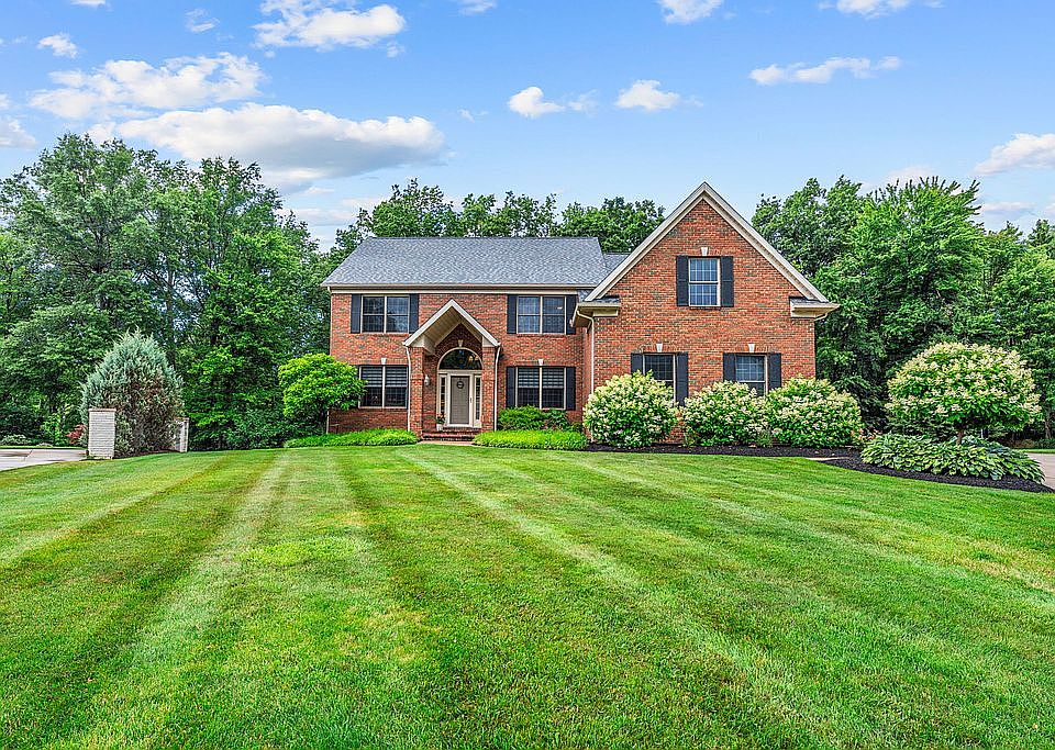 1st image of 823 Woodbridge Ct
