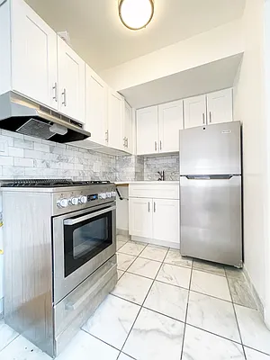 Rented by Bohemia Realty Group | media 14