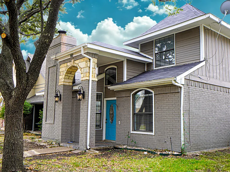 1512 Wheatfield Dr — Photo 2