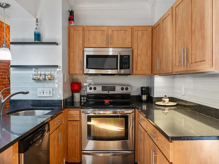 38RA Charter St #2 — Photo 6