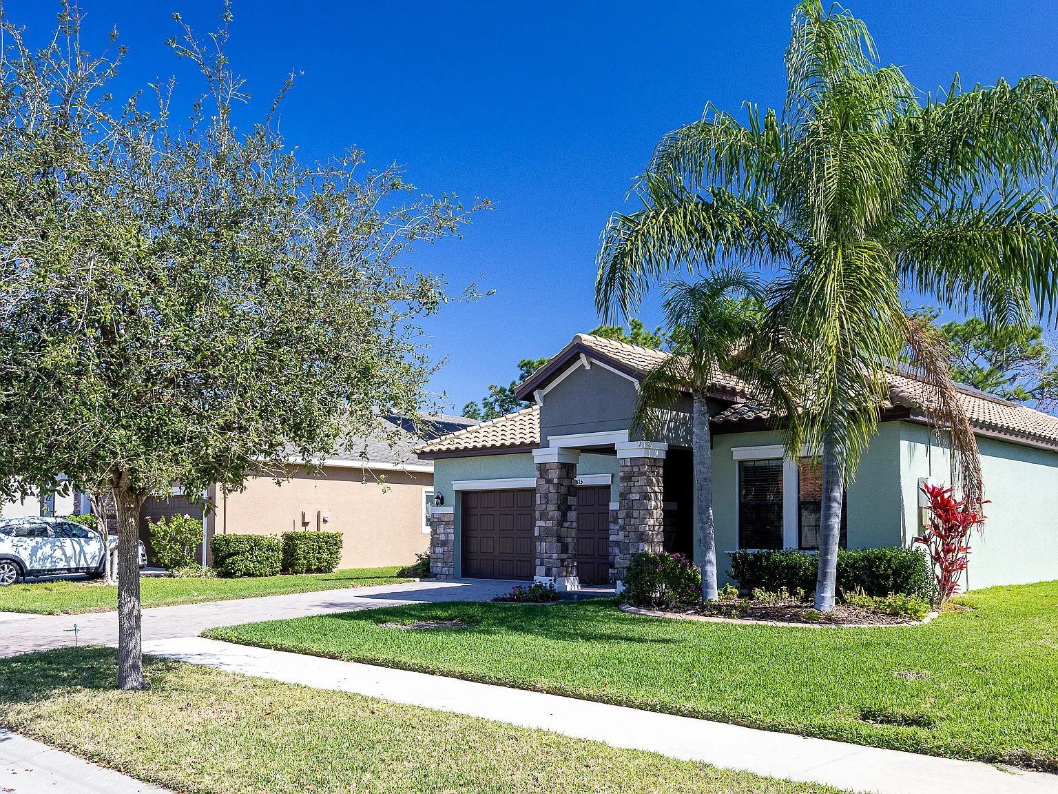 3 bed, 1979 sqft, $3,300 — Photo 1