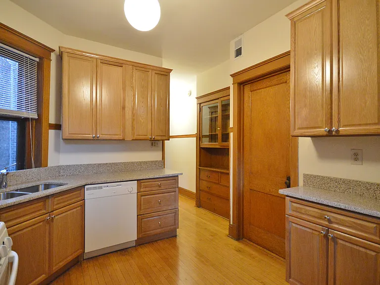 859 W Fletcher St #3 — Photo 8