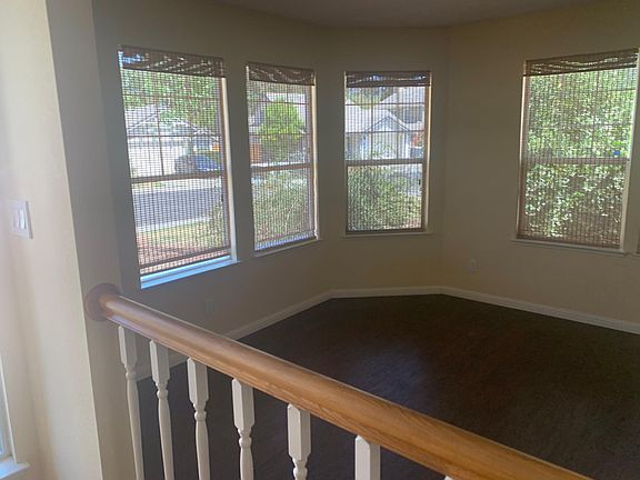 5th image of 312 Oak Valley Dr