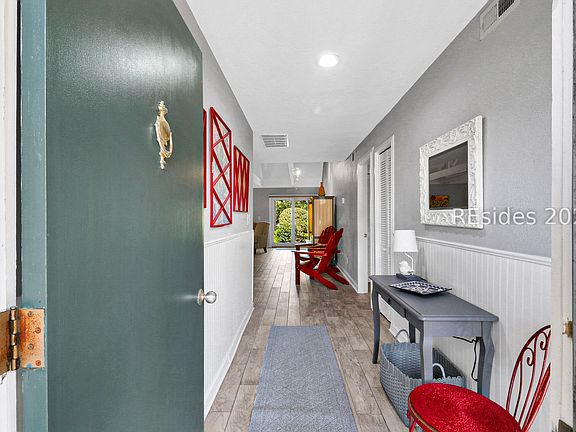 5th image of 45 Queens Folly Rd APT 654