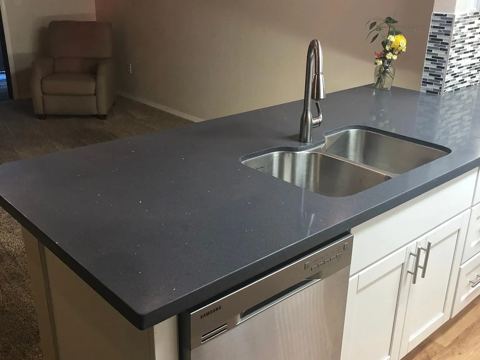 93 Nicholas Ct — Photo 3