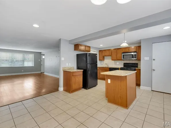 7731 Wild Plum Ln, Saint Louis, MO 63130