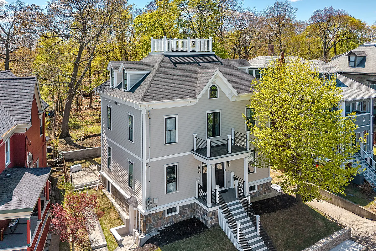 Building Photo - 57 Grampian Way #2