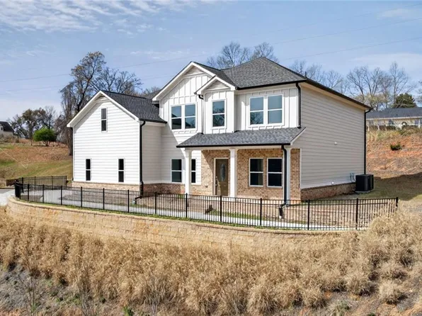 1226 Bloomsbury Ln, Gainesville, GA 30501