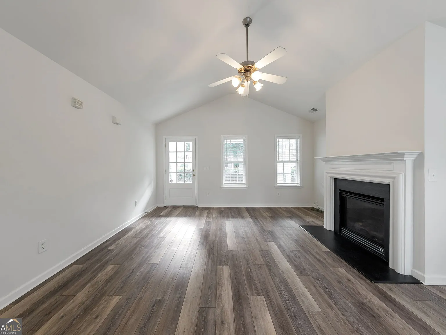 3 bed, 2.0 bath, 1337 sqft, $1,825 — Photo 3