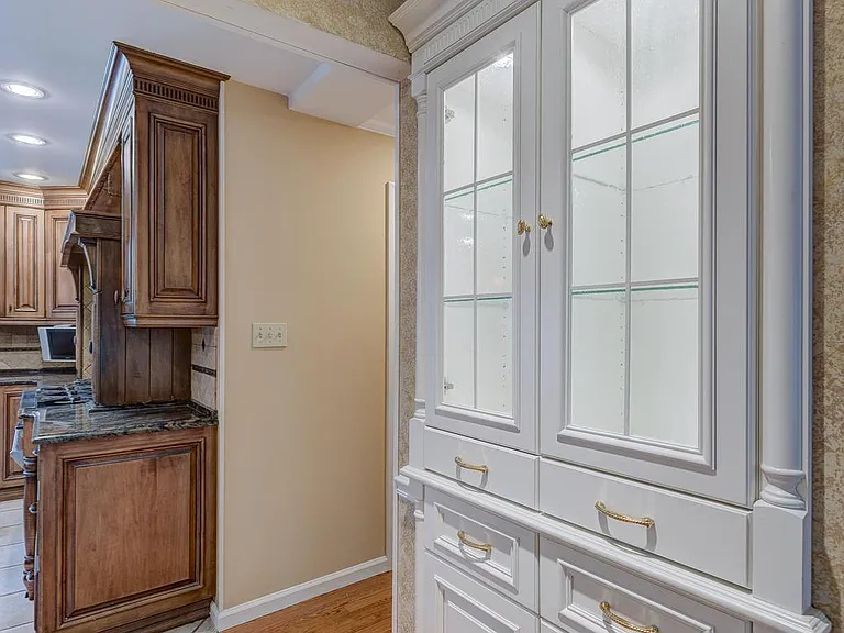 42 Ellsworth Dr — Photo 12