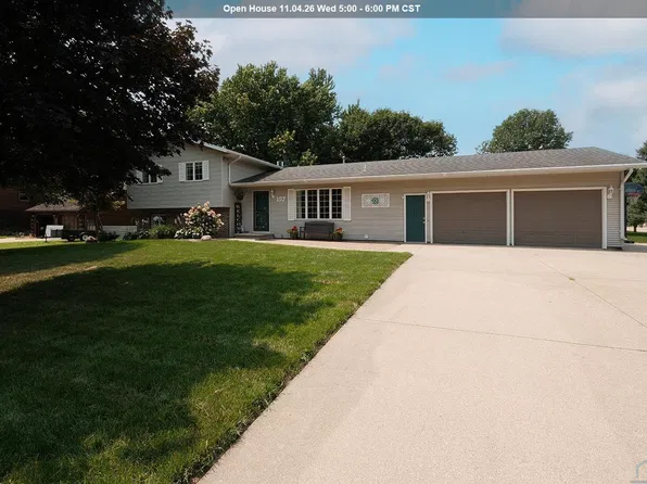 157 12th Ave NE, Sioux Center, IA 51250