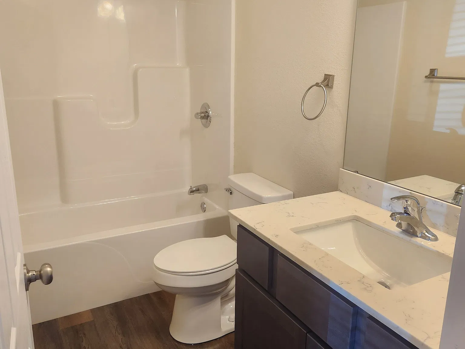 2 bed, 1.5 bath, $800 — Photo 1
