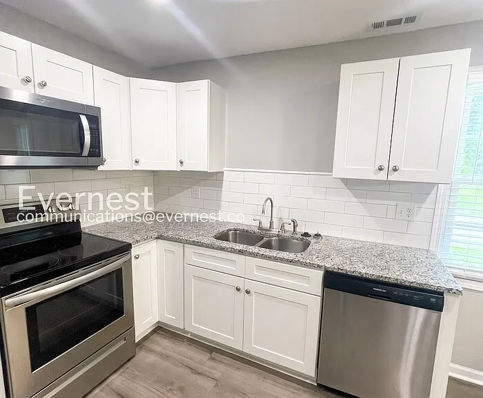 239 Jeffery Dr — Photo 4