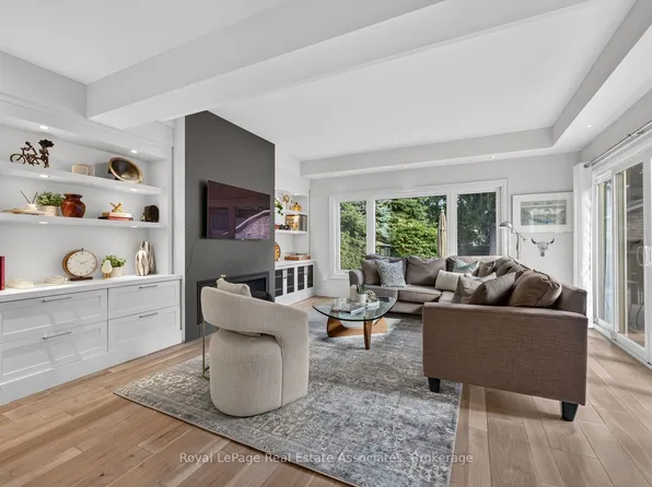 33 Ben Machree Dr, Mississauga, ON L5H 2S2