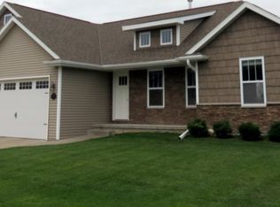 1559 Kingswood Dr, Neenah, WI 54956