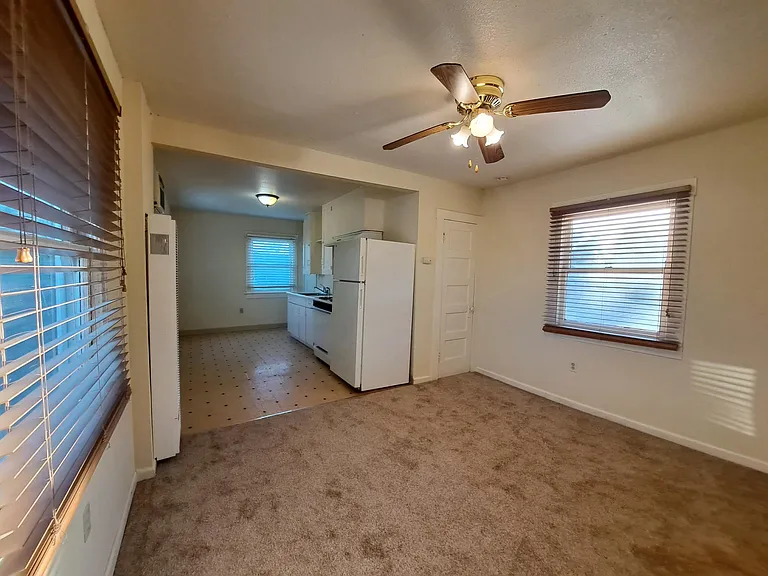 547 N Echo Ave #C — Photo 2