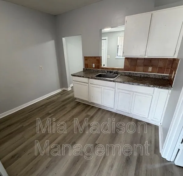 1421 Richards St — Photo 4