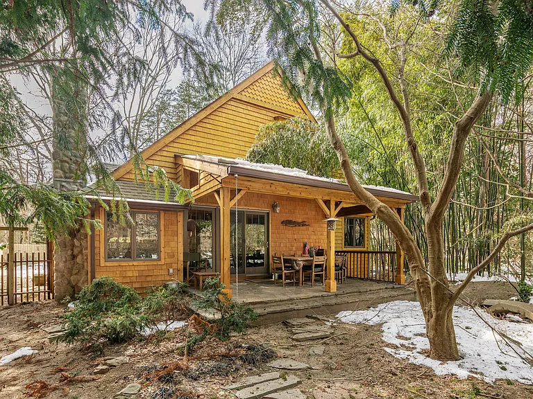 137 Norfolk Dr — Photo 23