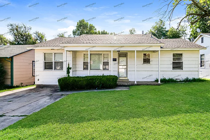 3 bed, 1.0 bath, 858 sqft, $1,195 — Photo 2