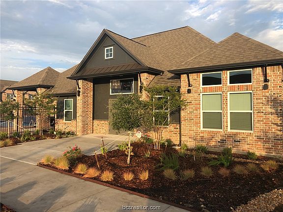4th image of 1451 Associates Ave #612