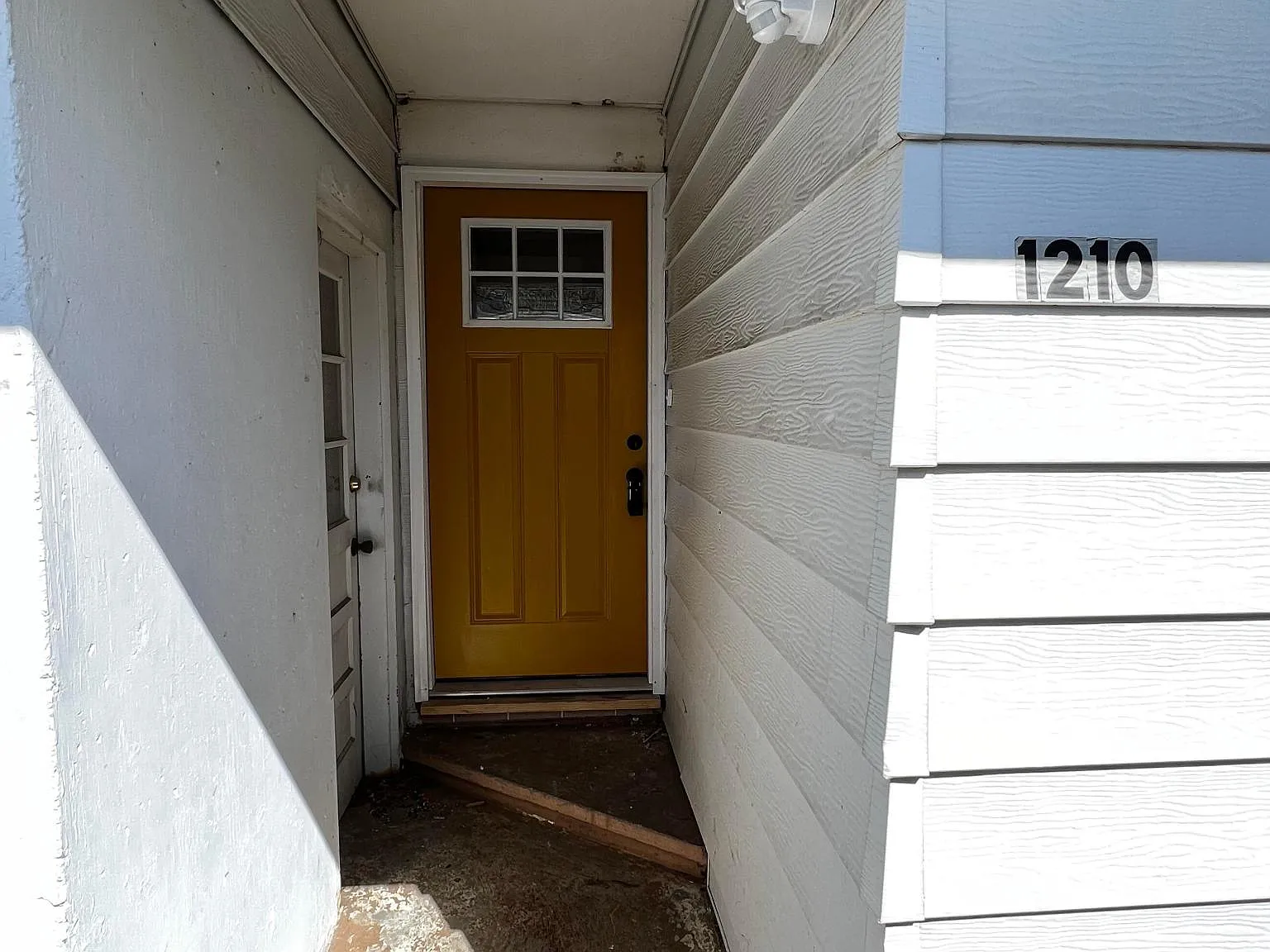 1210 Perry Pl — Photo 2