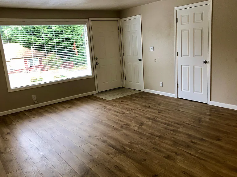 1544 Olympic Ave — Photo 8