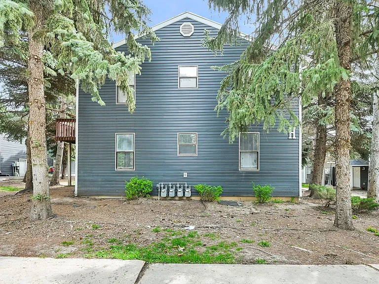 Shady Lane Apartments — Photo 31