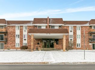 850 S Lorraine Rd APT 3B, Wheaton, IL 60189