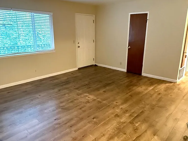 723 Menlo Ave — Photo 11