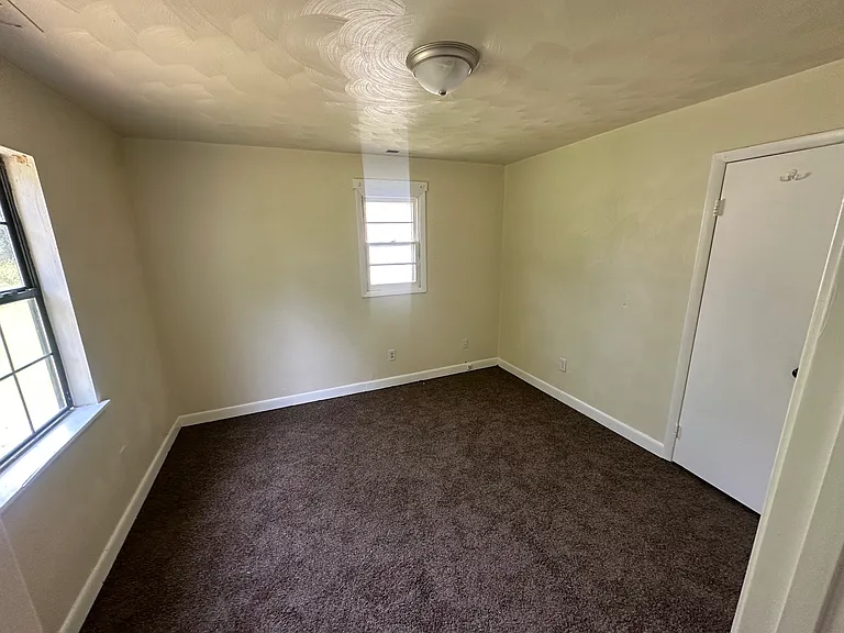 910 Carolina St — Photo 5