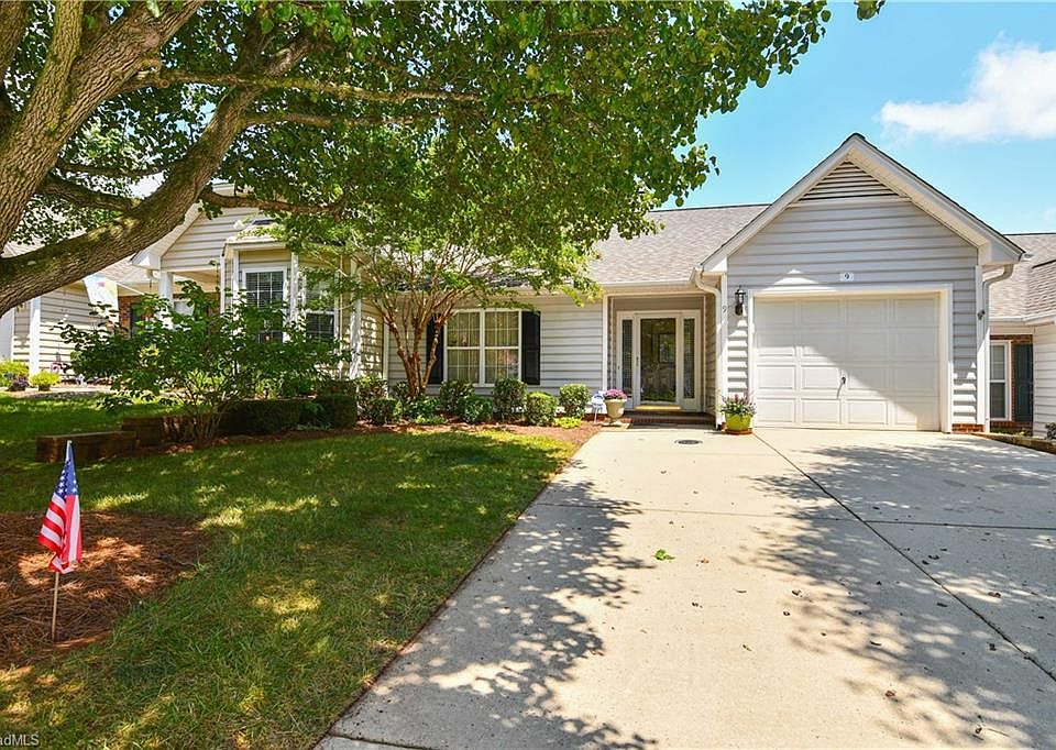 1st image of 9 Mansfield Cir
