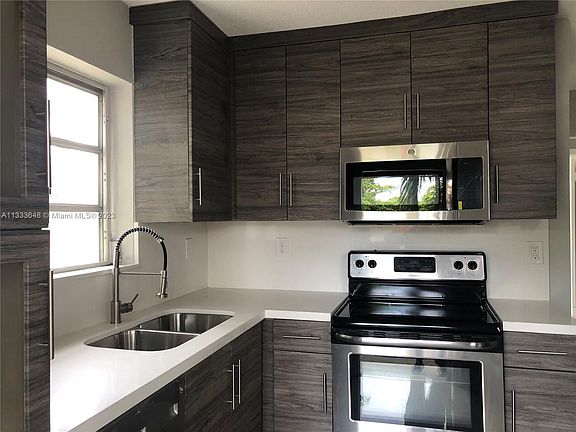 3rd image of 811 NW 6th Ave #3