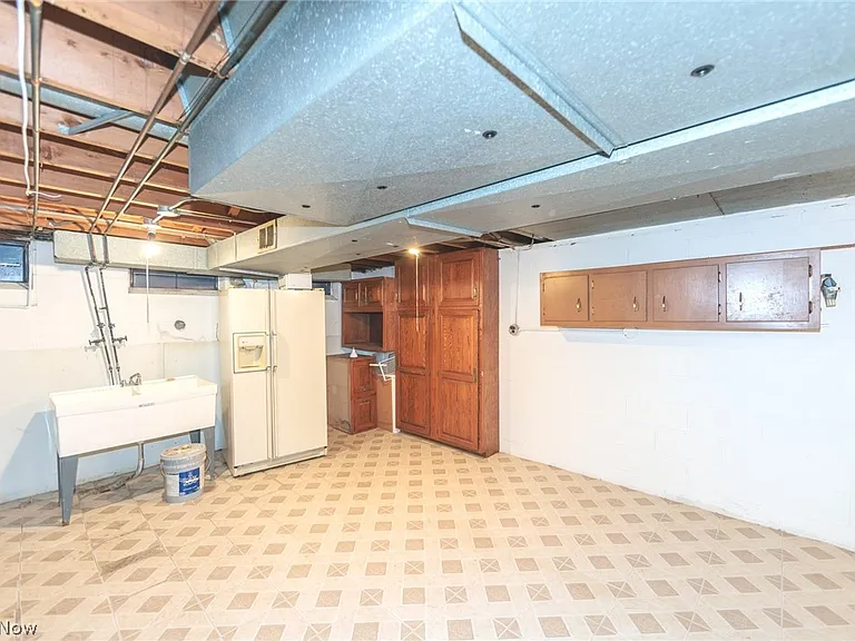 23721 Greenlawn Ave — Photo 35