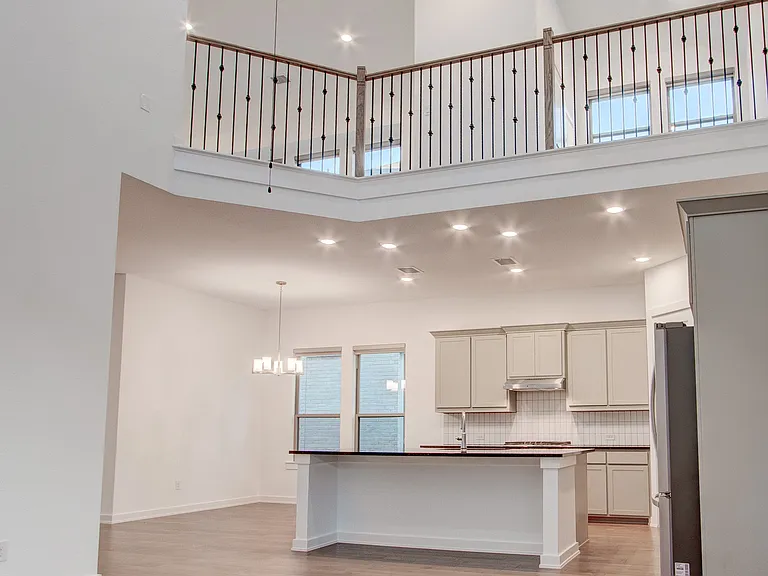 724 Kendall Ln — Photo 23