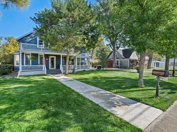 1119 Elkhorn St, Belle Fourche, SD 57717