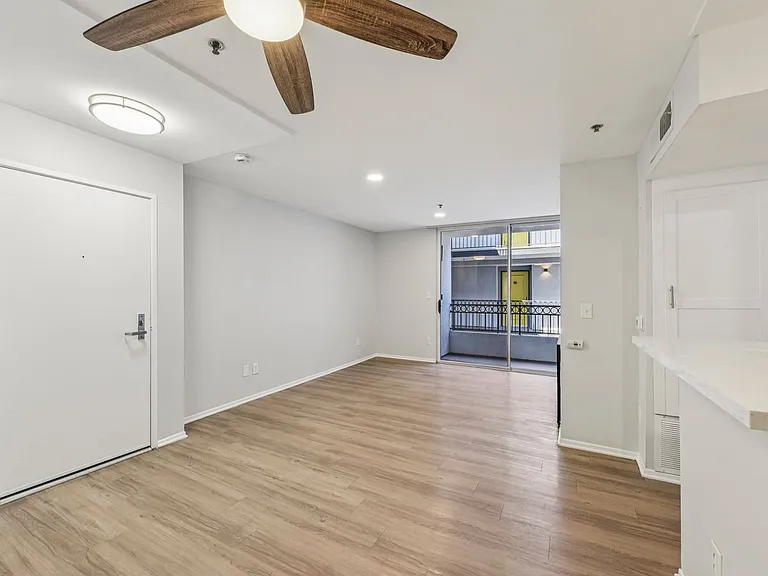 310 Virgil — Photo 14