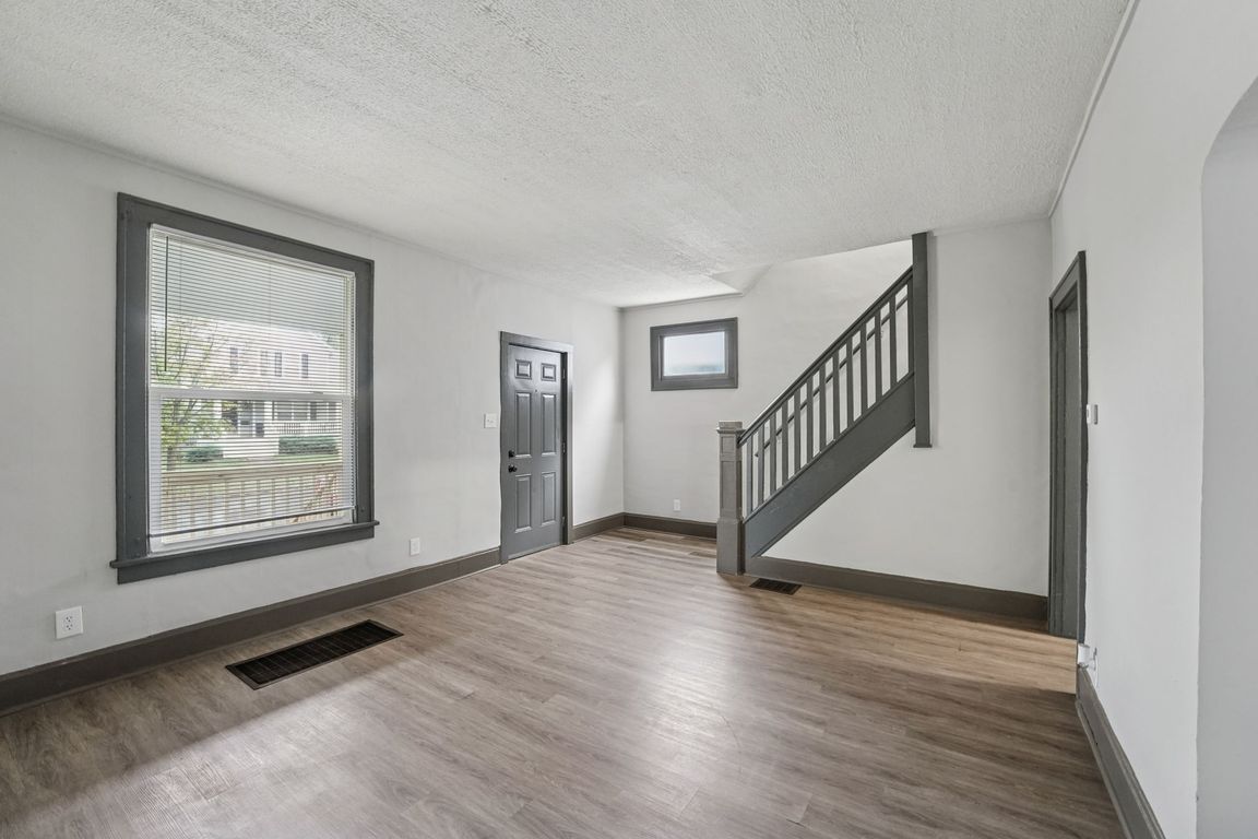 next background image