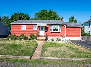 238 Suttons Ln, Edison, NJ 08817