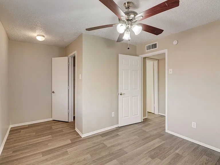 Polk Villas — Photo 2