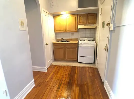 Rented by BRICK & GALO REALTY CORP | media 7