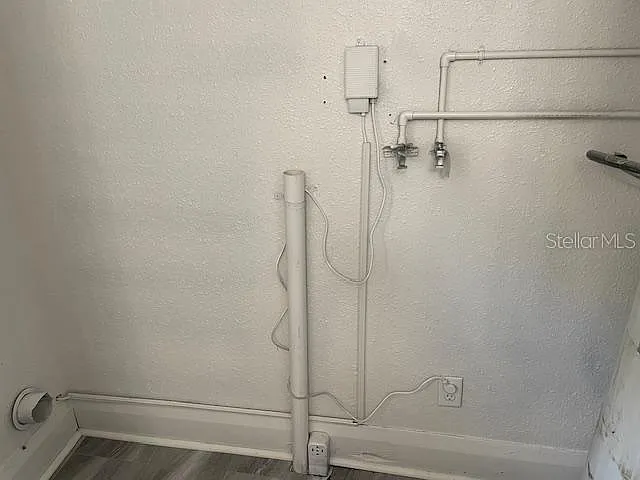 221 W Emily St — Photo 15