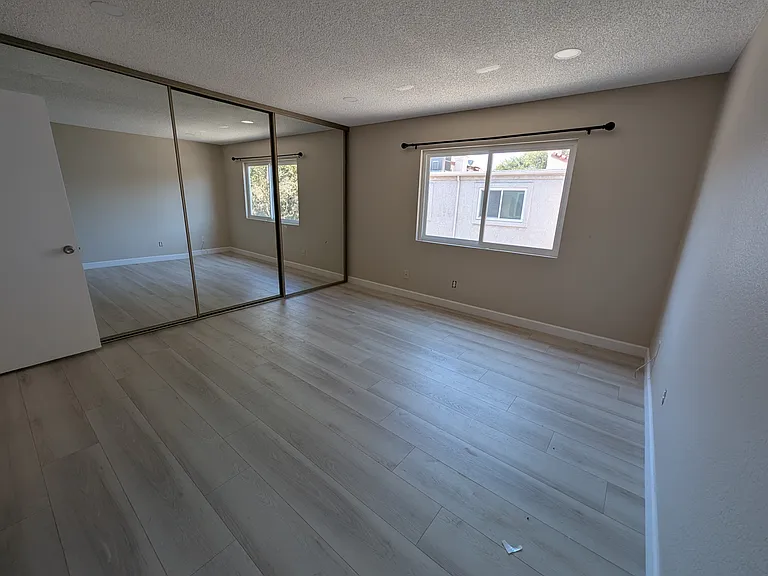 24139 Sylvan Glen Rd #E — Photo 6